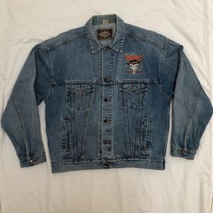 Vintage Dirty Harry’s light wash Jean jacket. Size US mens L.